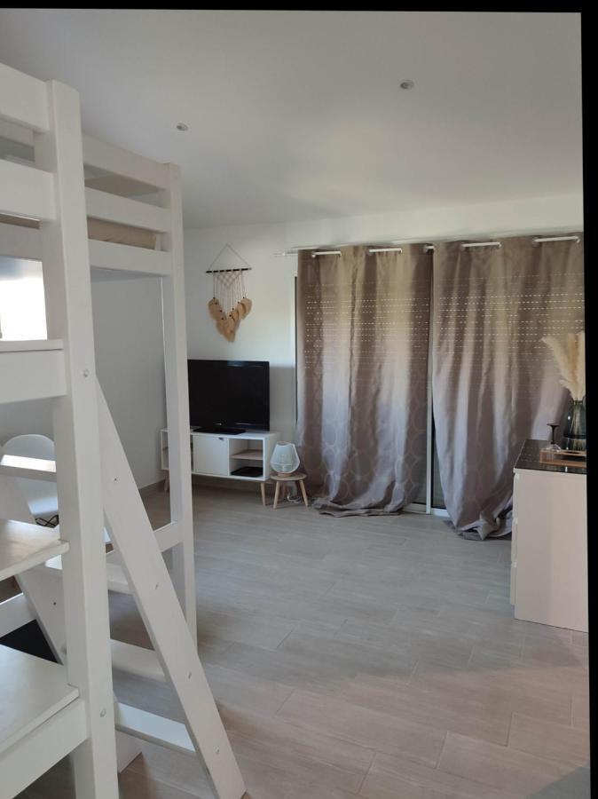 Apartmán F1 Avec Un Espace Jardin Gattières Exteriér fotografie